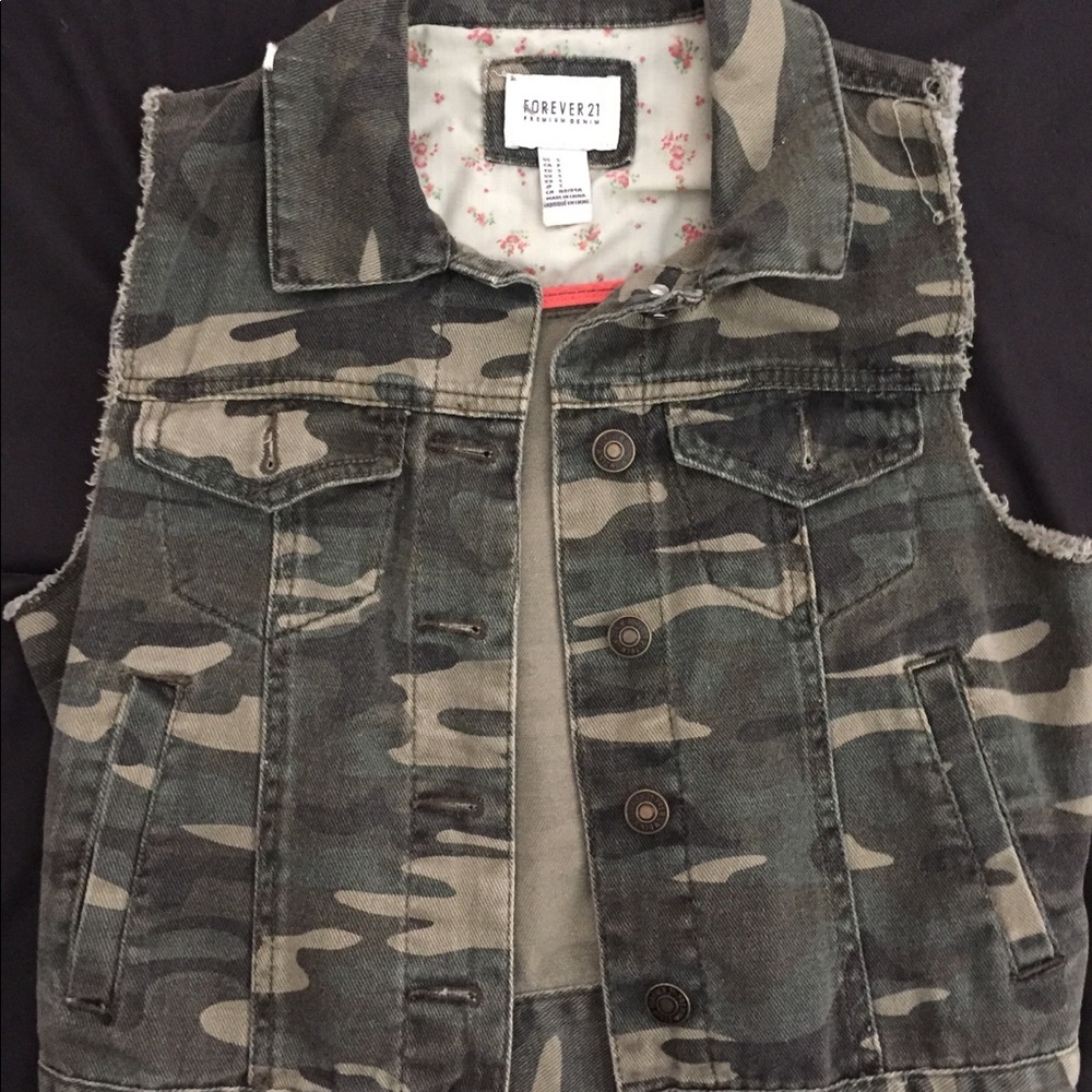 Juniors / Women Camouflage Vest Size S